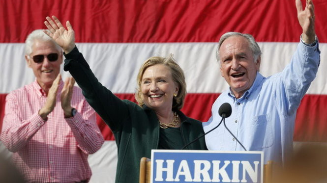 Trong khi đó, tính đến tháng 5/2016, 26 triệu USD là số tiền mà bà Hillary Clinton vận động ủng hộ được cho chiến dịch tranh cử của mình.