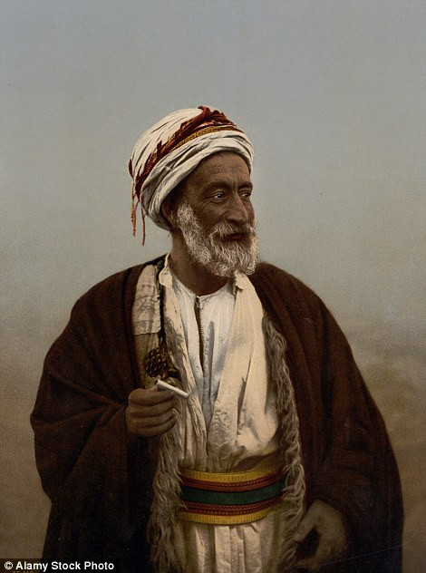 Chân dung một người đàn ông lớn tuổi ở Palestine năm 1895.