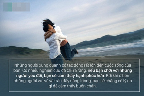 1. Điều đầu tiên trong 20 bí mật của người hạnh phúc là dành nhiều thời gian với những người hạnh phúc.