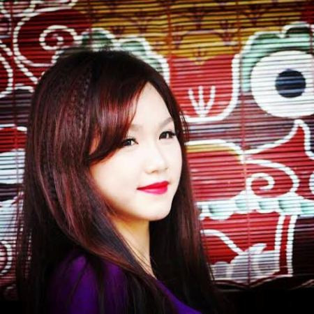 Cô bạn chia sẻ: "Theo mình để trở thành một biên tập viên giỏi thì phải có kinh nghiệm viết lách. Việc đọc nhiều, viết nhiều sẽ giúp mình dễ dàng biên tập các mẩu tin viết".