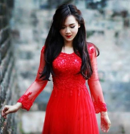 Ngân hiện là sinh viên năm thứ hai, lớp Báo ảnh K33, Học viện Báo chí và Tuyên truyền.