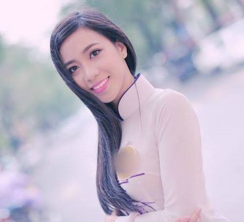 Câu nói yêu thích của cô bạn đa tài này: "Sống là học yêu thương".