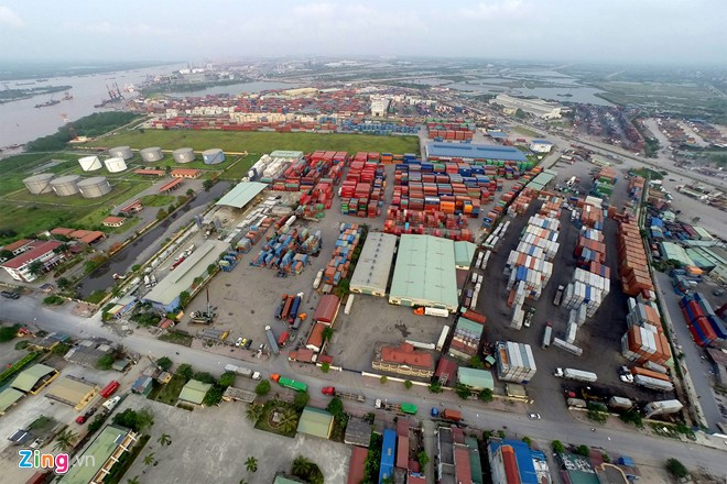 Cảng Hải Phòng lớn nhất miền Bắc, thứ 2 cả nước, là cửa ngõ quốc tế của Việt Nam. Cảng nằm tại địa phận hai quận Hồng Bàng và Ngô Quyền.