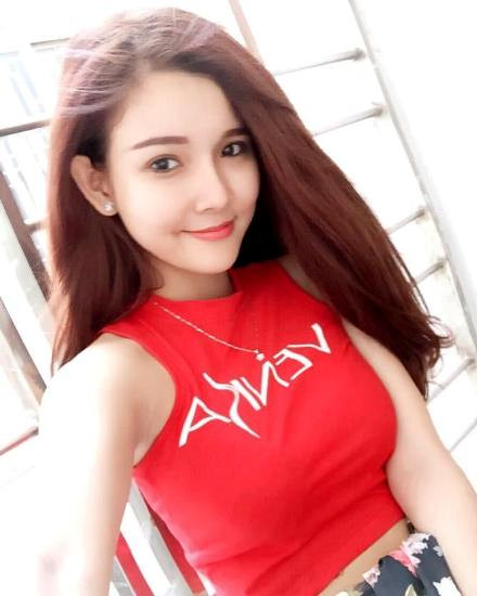 Cô bạn có yêu thích câu châm ngôn: "Không ngừng hoàn thiện bản, tìm tòi và học hỏi".