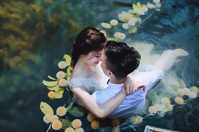 Nhân vật chính trong các bức hình này là Nguyễn Văn Hải (sinh năm 1985) và Đỗ Hải Anh (sinh năm 1991). Cặp đôi hiện sinh sống và làm việc tại Hà Nội.