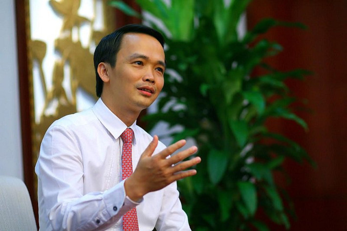 Ông Trịnh Văn Quyết sinh năm 1975, quê ở Vĩnh Thịnh, Vĩnh Tường, Vĩnh Phúc. Ngoài cương vị Chủ tịch HĐQT Tập đoàn FLC, ông Quyết và FLC còn là chủ sở hữu hãng hàng không Bamboo Airways với trên 80% vốn nắm giữ.