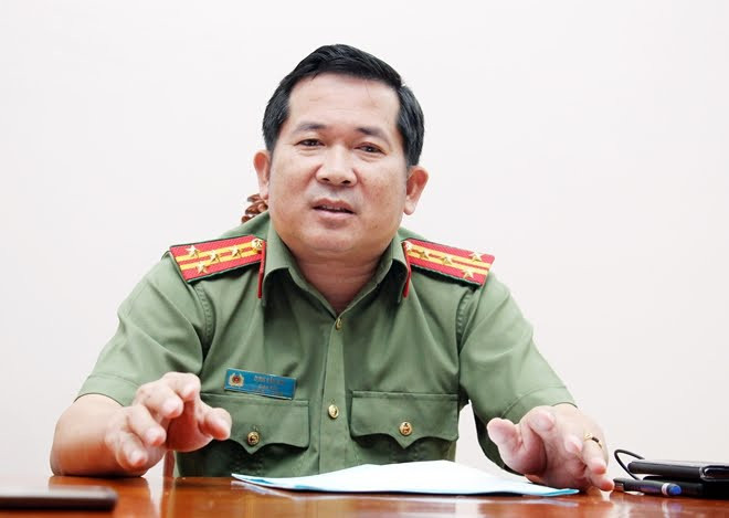Đại tá Đinh Văn Nơi, sinh năm 1976, quê tại phường Long Hòa, quận Bình Thủy, TP Cần Thơ. Trình độ: Tiến sĩ ngành An ninh và Trật tự xã hội tại Học viện Cảnh sát nhân dân. Năm 2016, ông Nơi làm Phó giám đốc Công an TP Cần Thơ, Thủ trưởng Cơ quan An ninh điều tra Công an TP Cần Thơ. Ngày 27/6/2020, đại tá Đinh Văn Nơi giữ chức Giám đốc Công an tỉnh An Giang cho đến nay.
