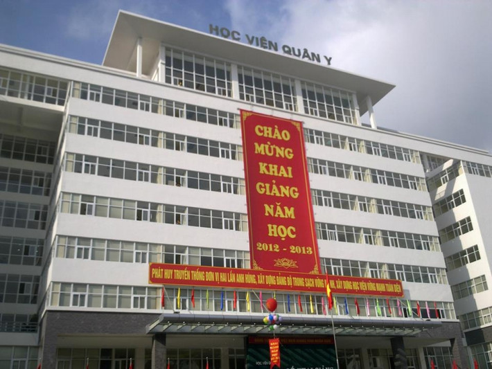 Đại tá Nguyễn Văn Hiệu, Phó Bí thư Chi bộ, Trưởng Phòng Trang bị, Vật tư, Học viện Quân y. Ngoài ra còn một số lãnh đạo, cán bộ một số đơn vị thuộc Học viện Quân y.