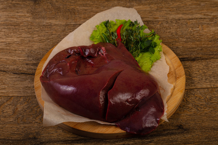 11. Gan: Gan chứa nhiều chất sắt nhưng ăn quá nhiều có thể làm tăng mức cholesterol. Ngoài ra, một nửa số chất béo được tìm thấy trong một phần của gan đã bão hòa. Ăn gan rán nhiều có thể làm tăng các vấn đề về tim.
