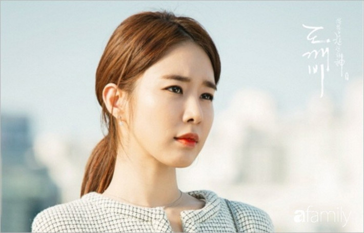 Theo chia sẻ của Yoo In Na thì hầu hết mọi người đều ý thức được tác dụng của nước lọc với cơ thể nhưng không phải ai cũng làm được điều đơn giản là uống đủ nước hàng ngày. Yoo In Na cho rằng chỉ cần uống đủ nước, bạn sẽ nhìn thấy sự khác biệt sau từ 2-3 ngày.