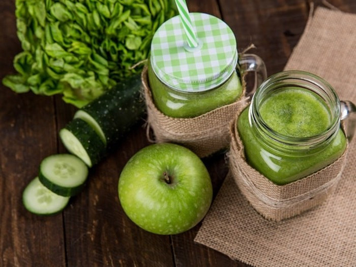 Rau quả như cần tây, dưa leo, rau chân vịt, rau diếp... chứa rất nhiều chất chống oxy hóa, vitamin và khoáng chất tốt cho thận nếu bạn dùng chúng dưới dạng nước ép.