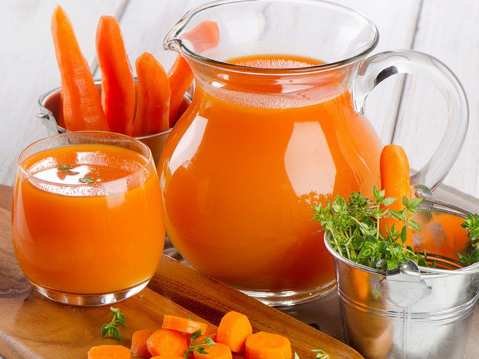 Nước ép cà rốt chứa carotene giúp chống lại ung thư, loại bỏ độc tố và kim loại nặng từ thận.