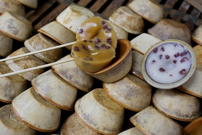 Put Chai Ko (Bánh đúc đậu đỏ): Khi ăn Put Chai Ko, bạn sẽ có cảm giác giống như bánh đúc của Việt Nam. Tuy nhiên với phần nhân đậu đỏ ngọt pha chút bùi tạo cảm giác rất độc đáo, lạ miệng. Ảnh: Internet.