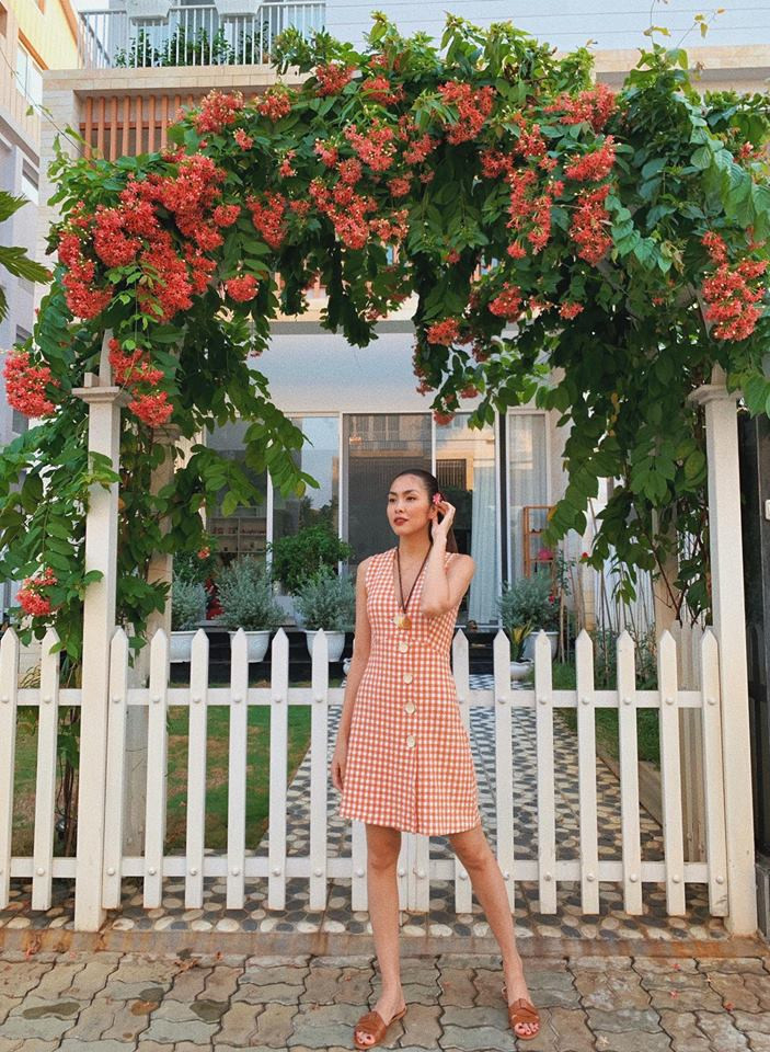Tăng Thanh Hà đặc biệt yêu thích những chiếc váy vintage đủ màu sắc và độ dài khác nhau.