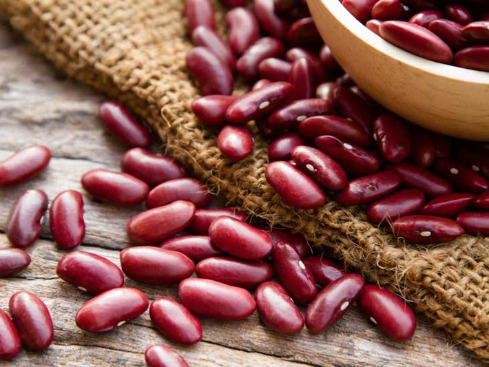 Đậu đỏ cũng rất giàu chất xơ, làm giảm mức độ protein phản ứng C giống như thực phẩm ngũ cốc nguyên hạt. Chúng cũng giàu protein, axit folic, sắt, magiê và kali, tất cả đều tăng cường hệ thống miễn dịch của chúng ta.