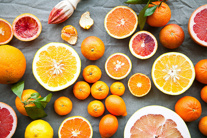 Trái cây họ cam:Cam, chanh, quýt bưởi... cũng giàu chất chống oxy hóa, vitamin C và axit folic - tất cả các chất dinh dưỡng được xem là rất cần thiết cho sức khỏe sinh lý, sinh sản của nam giới.