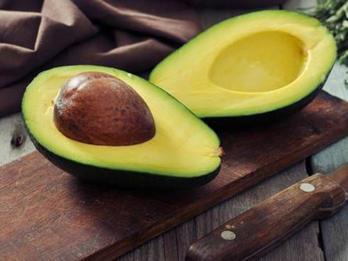 Quả bơ: Quả bơ kích thích ham muốn "yêu" vì chúng giàu chất béo không bão hòa và ít chất béo hòa tan, rất tốt cho hệ tim mạch và giúp lưu thông các mạch máu.