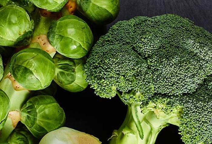 Bông cải xanh và cải bắp Brussels: Những loại rau này có nhiều vitamin A (với các tiền chất như lutein, zeaxanthin, và beta-carotene), vitamin C và vitamin E. Chúng đều là chất chống oxy hóa bảo vệ các tế bào trong mắt khỏi các gốc tự do, một loại phân tử không ổn định phá vỡ các mô khỏe mạnh. Ảnh: Internet, MD.