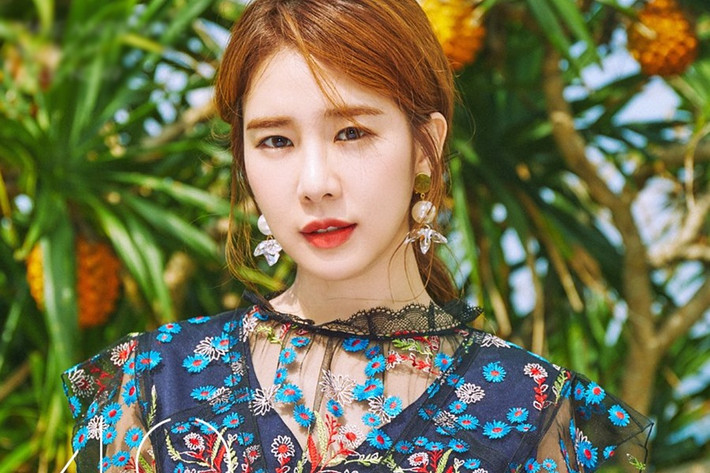 Để phô diễn những đường cong gợi cảm của mình, cô chọn cách ăn mặc thời thượng, quyến rũ.