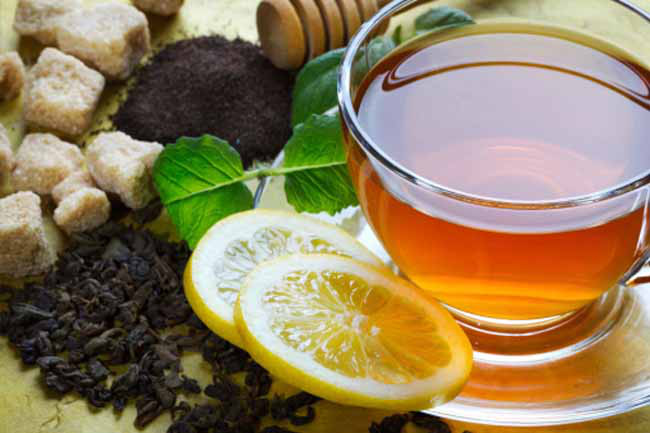Các bài thuốc tự nhiên: Nhai hạt thì là hoặc uống trà bạc hà là những bài thuốc tự nhiên để giảm đầy hơi và chướng bụng. Để pha trà thì là, bạn chỉ cần thêm một thìa cà phê hạt thì là xay nhuyễn vào một ấm nước rồi đun và hãm trà trong 10 đến 15 phút.