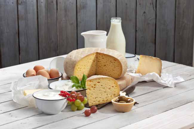 Tránh xa những thực phẩm gây đầy hơi: Bột mì và những sản phẩm từ sữa là những nguyên nhân hàng đầu gây đầy hơi. Nếu bạn có cảm giác đầy hơi, tốt nhất hãy giảm lượng các thực phẩm này trong khẩu phần ăn. Đậu, bông cải xanh và cải bắp cũng có thể gây đầy hơi.