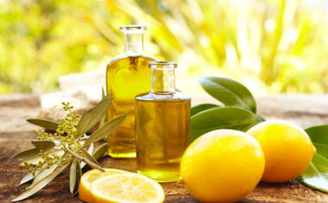 Dầu ô liu là một loại dầu ăn được rất khỏe mạnh, được sử dụng trong việc chế biến nhiều món ngon. Các chất chống ô xy hóa trong dầu ô liu cũng có thể giúp làm giảm các xung động tạo ra trong não, do đó hạn chế sự thèm đường.