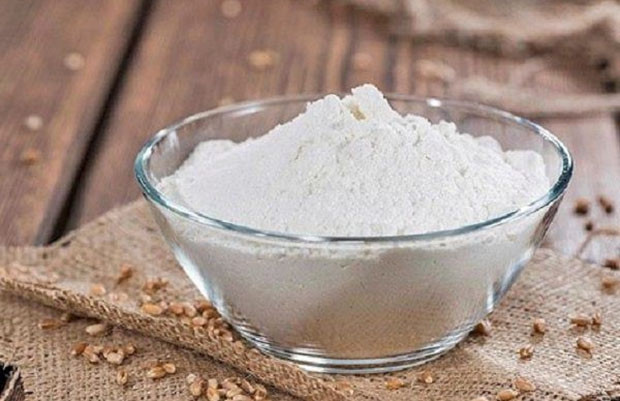 Bột mì: Bạn chỉ cần rắc bột mì vào khu vực kiến sống hoặc có thể rải vào những khu vực bạn đựng thức ăn. Khi có mùi của bột mì, kiến sẽ không bén mảng tới.
