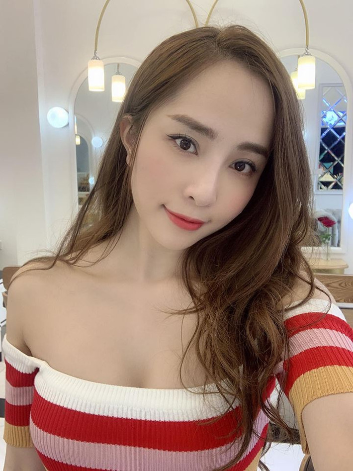 Quỳnh Nga cũng cho biết, với mọi loại dung dịch tắm trắng, kể cả với cam và sữa tươi như cách cô đã dùng ở trên, thì cũng chỉ nên sử dụng 1 - 2 lần/tuần để tránh gây hại cho da.