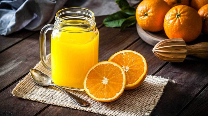 Nước cam: Một ly nước cam sẽ cung cấp cho bạn lượng vitamin D và canxi dồi dào. Ăn cam hàng ngày vào bữa sáng sẽ giúp giảm nguy cơ thiếu vitamin D.
