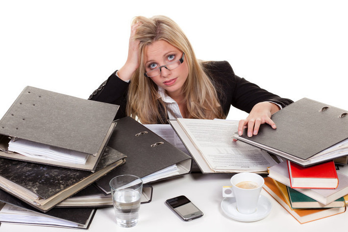Làm việc căng thẳng: Công việc căng thẳng, bị áp lực quá nhiều, trầm cảm... có thể gây ra sự biến động nội tiết tố, dẫn đến gia tăng lượng đường trong máu.