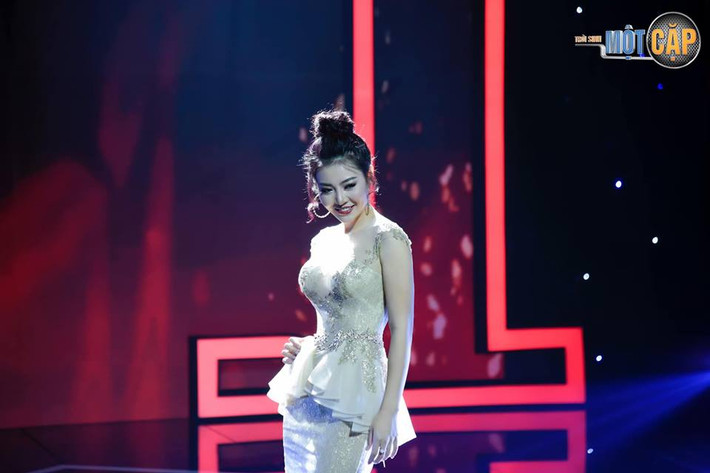 Nữ diễn viên sinh năm 1988 từng chia sẻ cách để giữ gìn vóc dáng thon gọn và lấy lại thân hình mảnh mai trong thời gian ngắn.