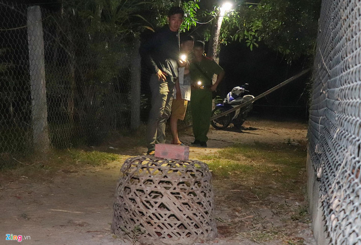 Công an tỉnh Quảng Nam phối hợp cùng lực lượng chức năng khám nghiệm hiện trường, điều tra nguyên nhân vụ việc. Đến khoảng 3h sáng 15/6, công tác khám nghiệm hiện trường, khám nghiệm tử thi cơ bản hoàn tất. Thi thể ông Văn được đưa về trong đêm.