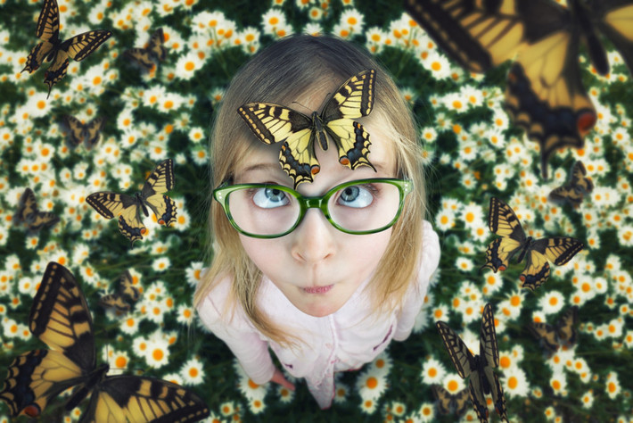 Mỗi bức ảnh đều được John Wilhelm đầu tư nghiêm túc và chuẩn bị từ khâu phụ kiện đến chụp và xử lý hậu kỳ.