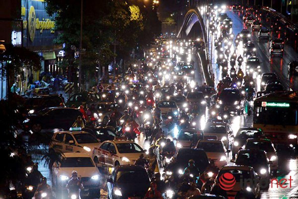 Theo ghi nhận của PV, một số tuyến đường tắc kéo dài là Nguyễn Trãi, Nguyễn Chí Thanh, Giảng Võ, Đê La Thành, Giải Phóng, Nguyễn Phong Sắc...