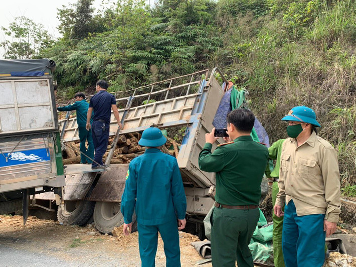 Xe chỉ cho phép chở 2 người và được kiểm định lần gần nhất ngày 29/10/2020 tại Trung tâm đăng kiểm xe cơ giới 3606D - tỉnh Thanh Hóa, có hạn kiểm định đến hết ngày 28/10/2021.