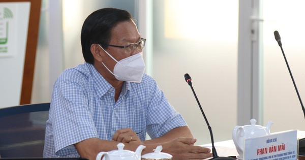 Ông Phan Văn Mãi năm nay 48 tuổi, quê H. Giồng Trôm, Bến Tre, có trình độ lý luận chính trị cao cấp, cử nhân tiếng Anh, cử nhân kinh tế; thạc sĩ quản lý kinh tế.