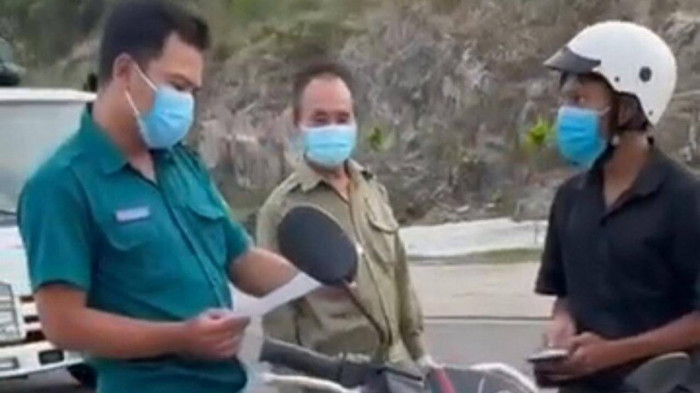 Phó chủ tịch phường nói “bánh mì không phải lương thực thiết yếu” nghỉ việc: UBND TP Nha Trang, tỉnh Khánh Hòa vừa có quyết định giải quyết cho thôi việc đối với ông Trần Lê Hữu Thọ - Phó Chủ tịch UBND phường Vĩnh Hòa, người từng nói "bánh mì không phải lương thực thiết yếu" theo nguyện vọng cá nhân.
