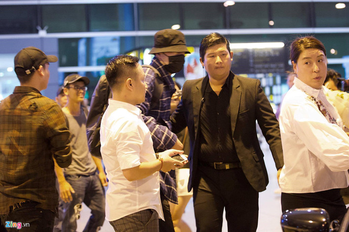 Ngôi sao Hàn Quốc nổi tiếng là người kín kẽ, ít tham dự sự kiện ở trong nước vì thế việc anh nhận lời Diệp Lâm Anh tới Việt Nam khiến nhiều người bất ngờ. Chính nữ diễn viên chia sẻ cô thấp thỏm dù đã cầm trong tay bản hợp đồng với công ty quản lý của anh.