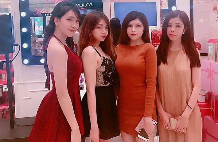 Cô bé 9X xác định sẽ theo đuổi một ngành nghề khác mà mình yêu thích hơn, sau đó có thời gian mới nghĩ đến công việc người mẫu ảnh và nghệ thuật.