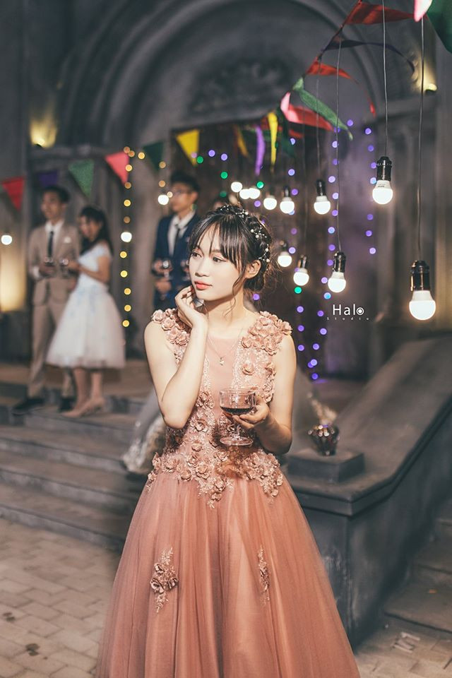Mặc dù gặp nhiều khó khăn trong quá trình thực hiện bộ ảnh kỷ yếu nhưng sau khi sản phẩm của mình nhận được nhiều sự quan tâm và khen ngợi, các bạn trẻ cảm thấy rất vui và bất ngờ.