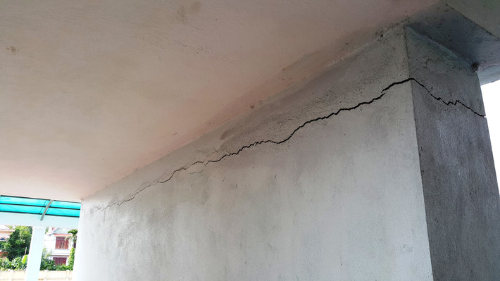 Như một quy luật, khi không được sử dụng hết công suất, nhiều công trình sẽ xuống cấp. Tại nhà ga, một số công trình đã xuất hiện những vết nứt.
