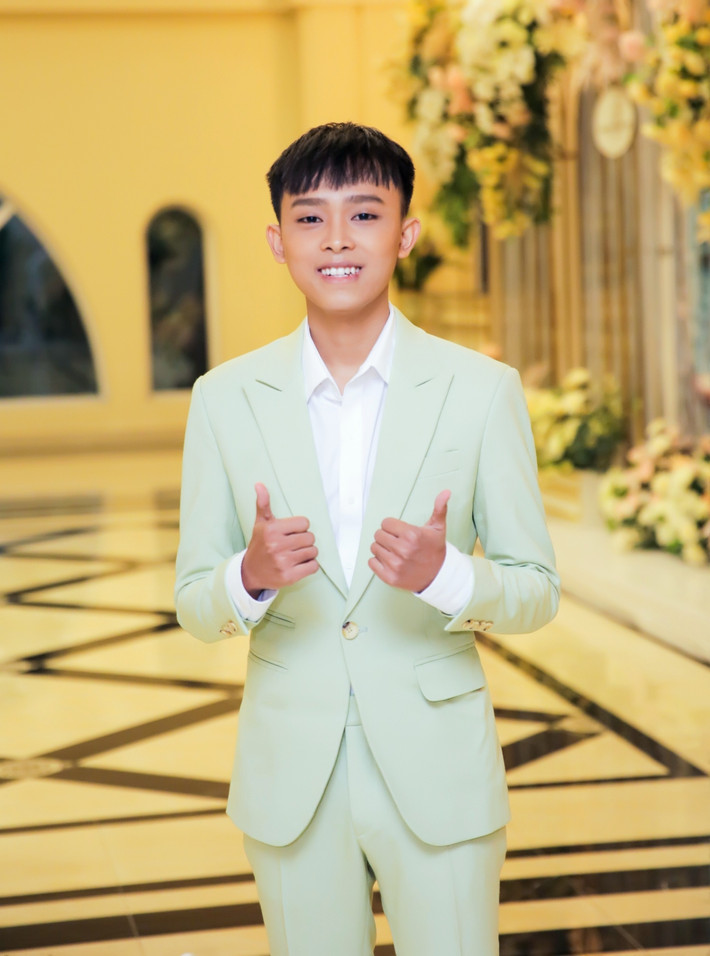 Đây là lần đầu tiên giọng ca trẻ trở lại với sân khấu sau thời gian dài vắng mặt vì lùm xùm.