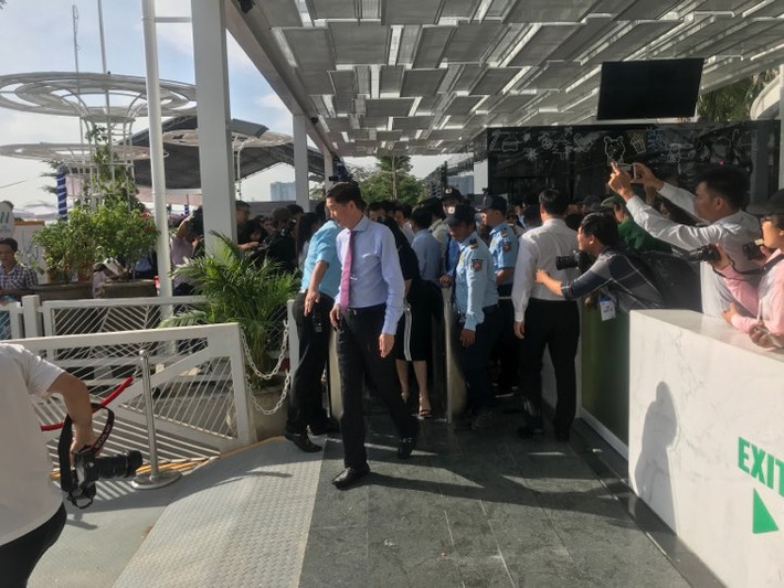 Với chiều dài 10,8km, tuyến số 1 (bến Bạch Đằng - bến Linh Đông) đi qua các bến: Bến Bạch Đằng, Sài Gòn Pearl (Bình Thạnh), bến Bình An, bến Thảo Điền (quận 2), bến Tầm Vu, bến Thanh Đa (quận Bình Thạnh), bến Bình Triệu, bến Hiệp Bình Chánh và bến Linh Đông (quận Thủ Đức).