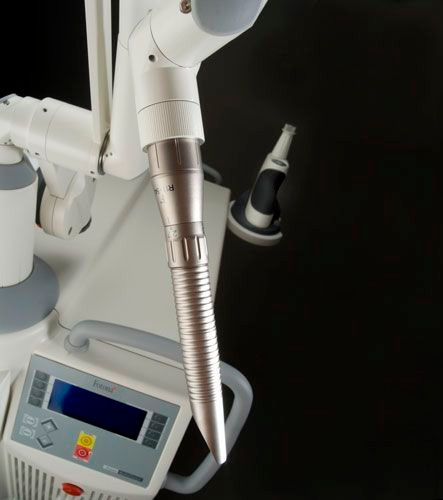 Máy điều trị ngủ ngáy lần đầu tiên xuất hiện ở Việt Nam có tên Laser LightWalker do hãng FOTONA, Mỹ sản xuất.