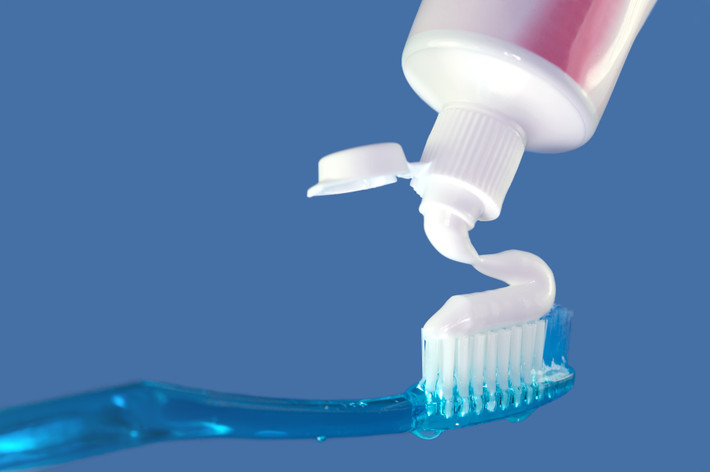 Bắt chồng đánh răng liên tục để cai thuốc: Đây là nỗi sợ hãi và khổ tâm của anh Tùng ở Định Công trong những ngày cai nghiện thuốc lá. Ảnh: Heathplus.