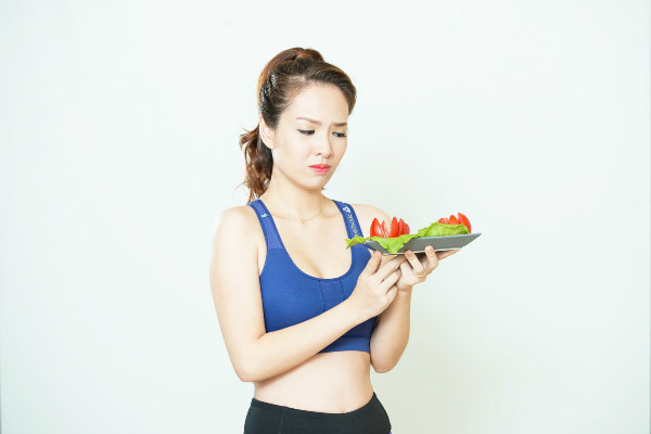 Chế độ ăn uống, sinh hoạt là 2 trong những yếu tố quan trọng trong việc giữ gìn vòng eo con kiến của Đan Lê này muốn chia sẻ đến mọi người. Ảnh: Báo mới.