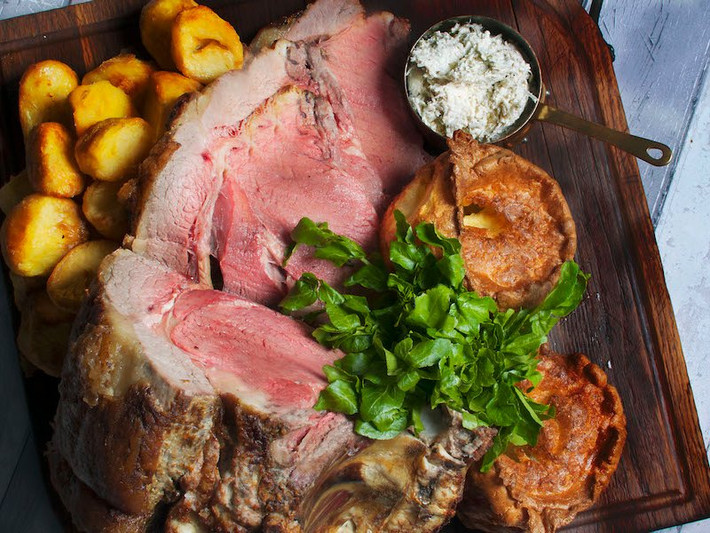 Món thịt gia súc nướng ở London, Anh. Đây là món ăn yêu thích của người London và mỗi dịp cuối tuần. Món này thường được chế biến từ thịt cừu, bò, lợn.
