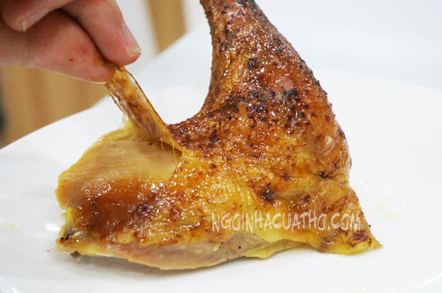 Ngoài ra, da gà còn là nơi chứa các bạch huyết giải độc, tất cả độc tố và chất tăng trọng trong chăn nuôi đều tập trung ở da gà, lớp mỡ phía dưới da gà vì vậy ăn quá nhiều da gà không tốt cho sức khỏe. Ảnh: Ngôi nhà của thỏ.