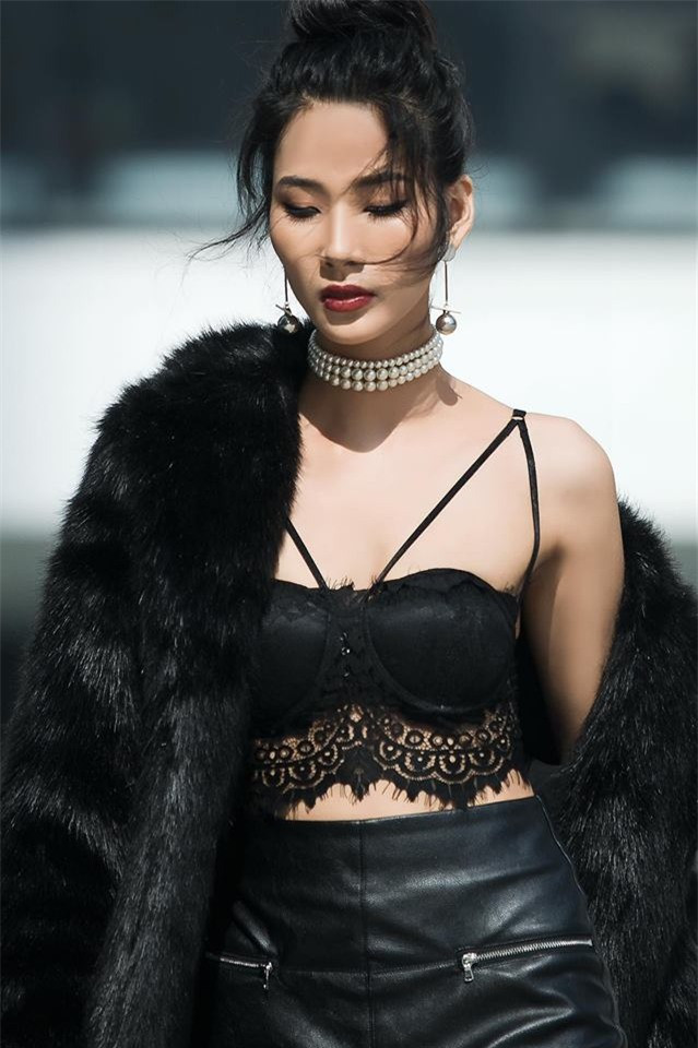 Cô nàng người mẫu này đã từng chia sẻ rất nhiều cách chăm sóc da mặt đẹp trong đó có công thức 3 bước để da mặt khỏe mạnh được nhiều người áp dụng nhất. Ảnh: Eva.