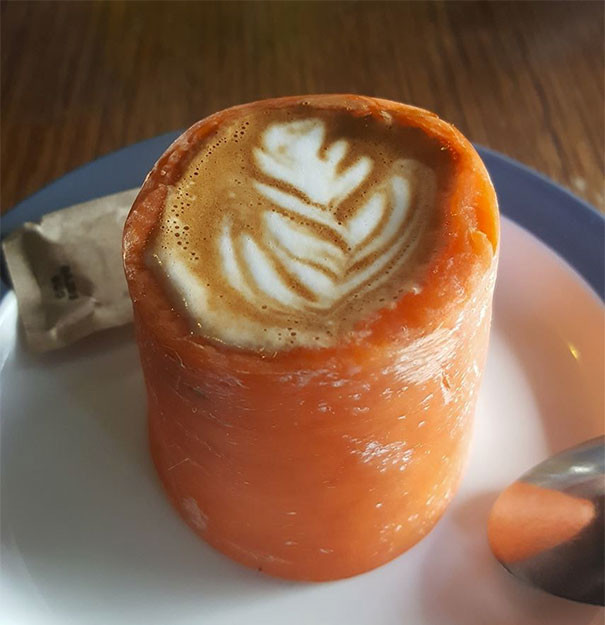 Thưởng thực cà phê sữa đựng trong củ cà rốt đúng là trải nghiệm lần đầu trong đời của nhiều người đến nơi đây.